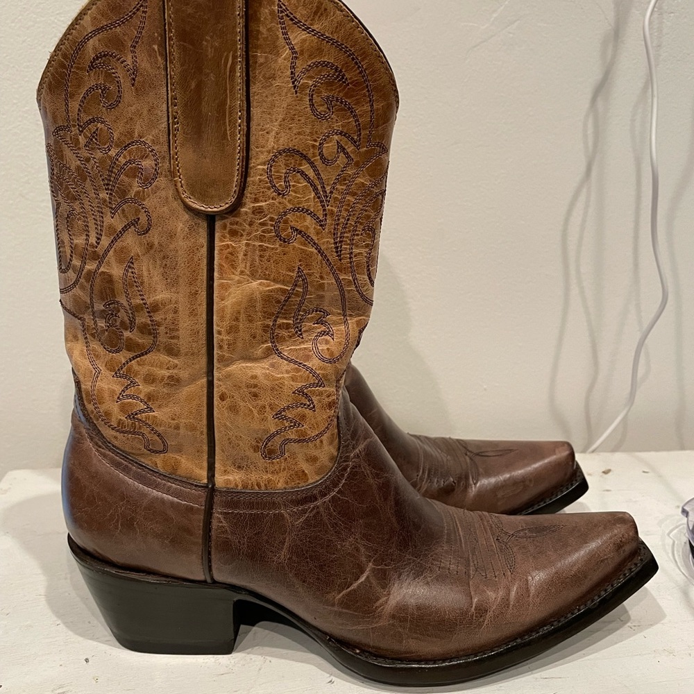 Authentic Yippee Kayay leather cowboy boots. Size 6.5 B
Lightly used condition.